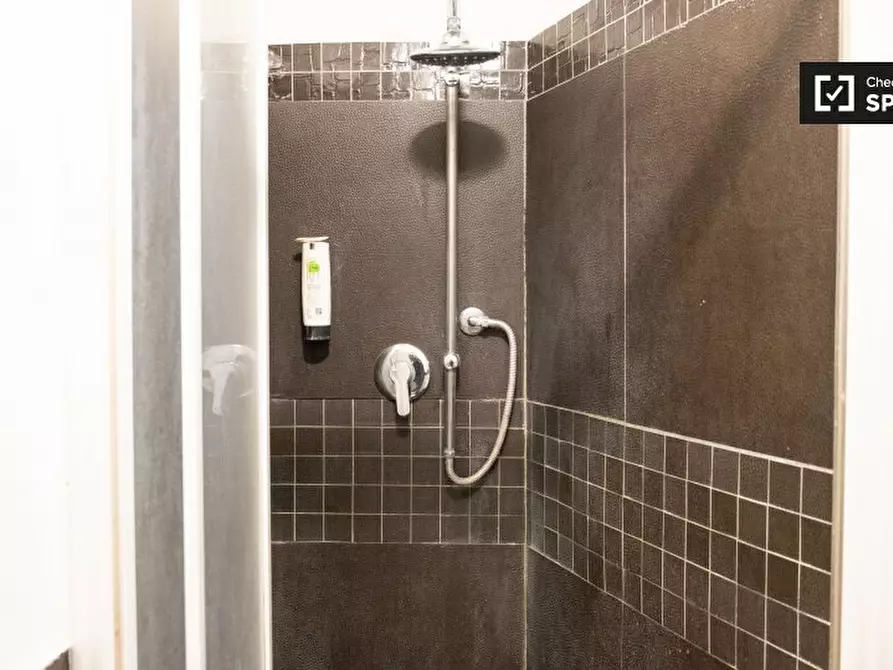 Immagine 5 di Camera condivisa in affitto  in Via Gregorio VII a Roma