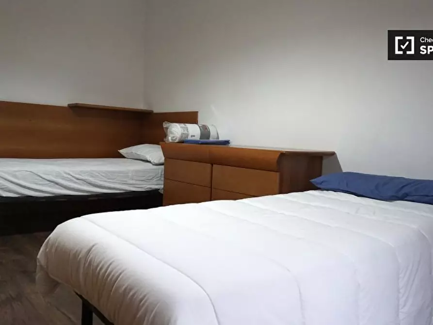 Immagine 1 di Camera condivisa in affitto  in Via Orbetello a Milano