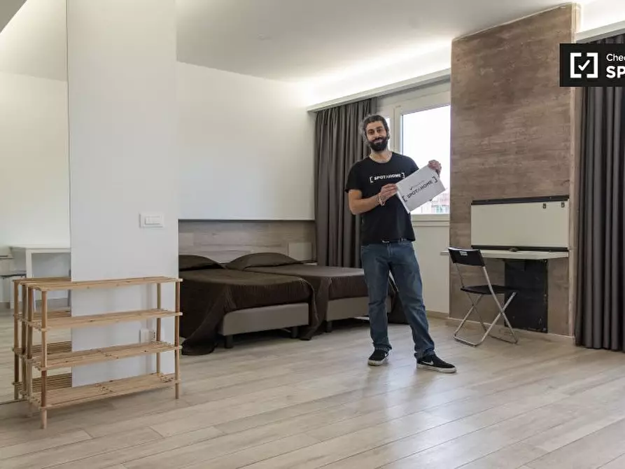 Immagine 15 di Appartamento in affitto  in Via di Acqua Bullicante a Roma