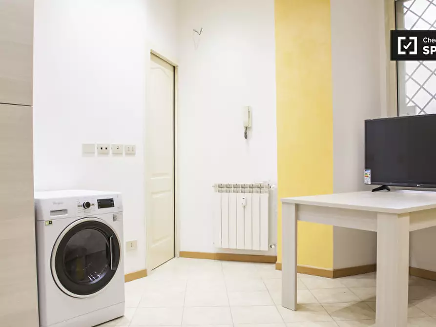 Immagine 5 di Camera condivisa in affitto  in Via Piediluco a Roma