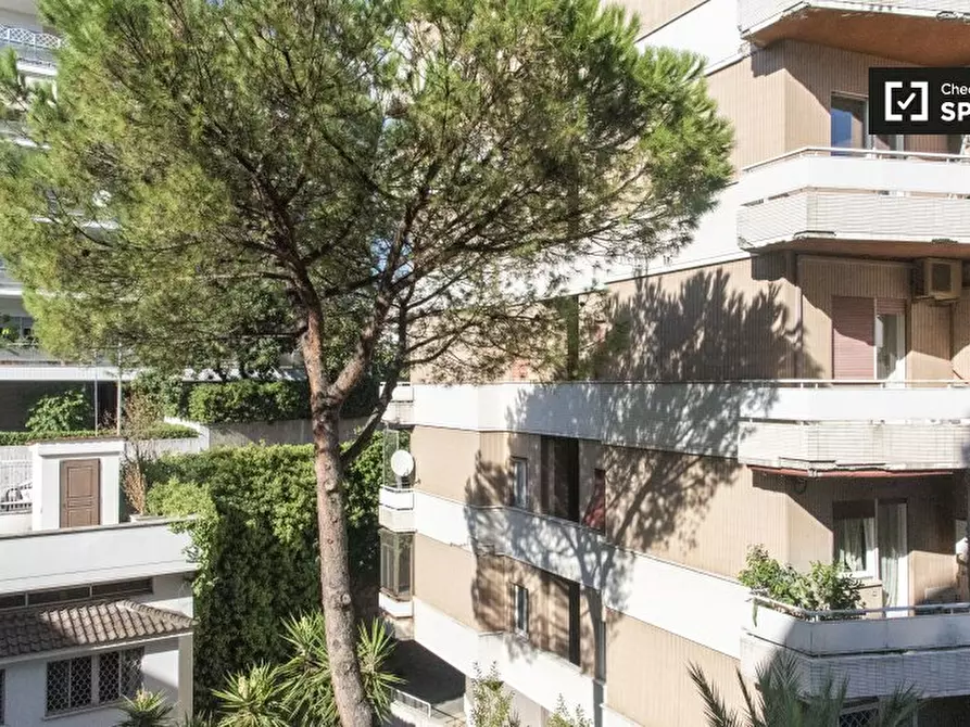 Immagine 5 di Camera condivisa in affitto  in Via Anastasio II a Roma