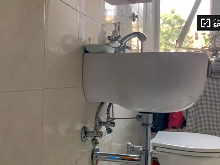 Immagine 9 di Camera condivisa in affitto  in Via Amiterno a Roma