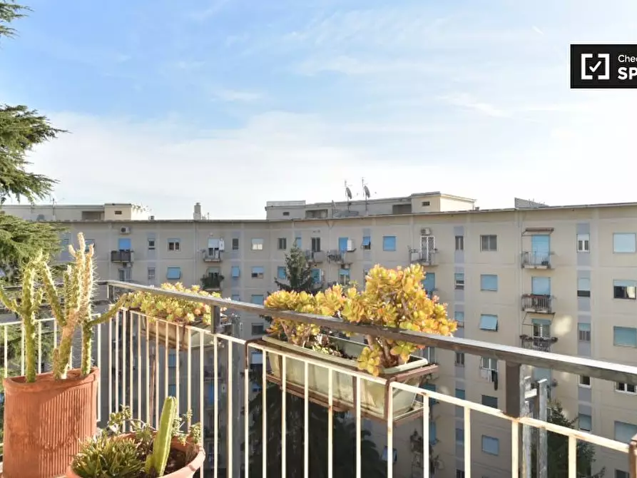 Immagine 10 di Camera condivisa in affitto  in Via Ivanoe Bonomi a Roma