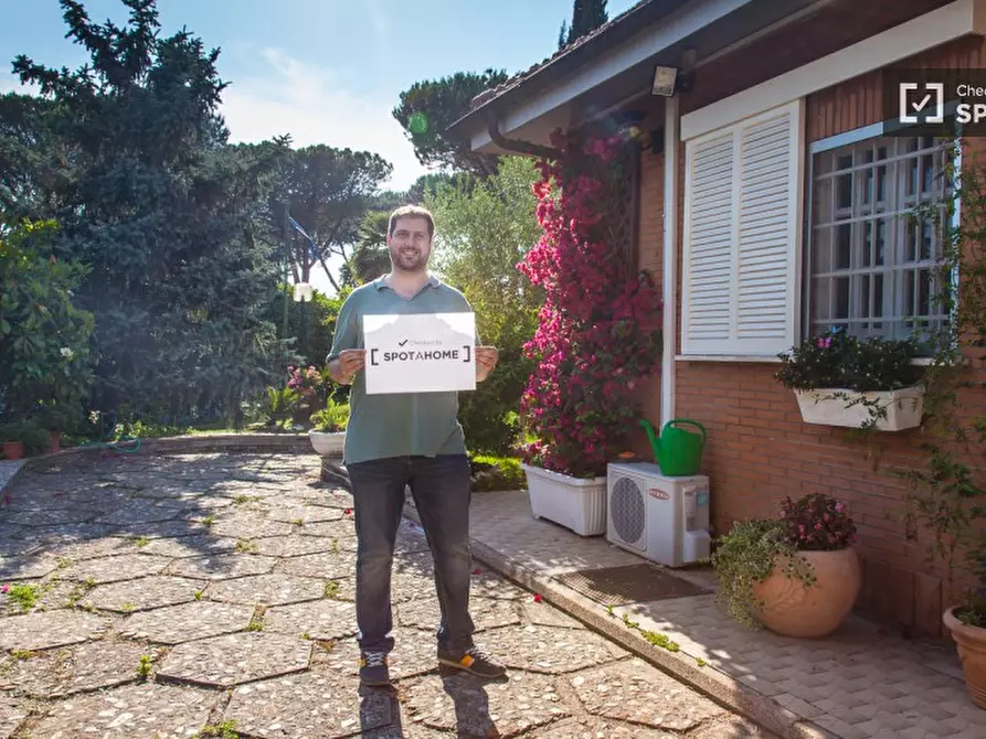 Immagine 4 di Camera condivisa in affitto  in Vicolo Casale Lumbroso a Roma