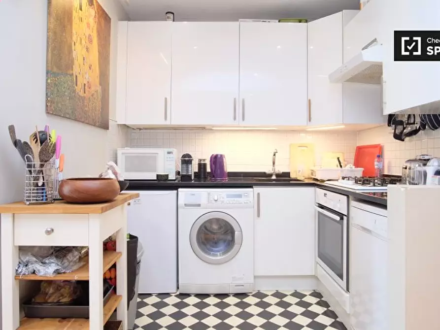 Immagine 4 di Appartamento in affitto  in Kensington High St, Kensington, London W8 6NW, UK a Kensington