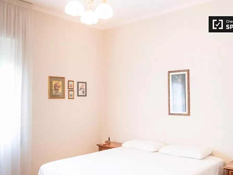 Immagine 4 di Camera condivisa in affitto  in Via Castroregio a Roma