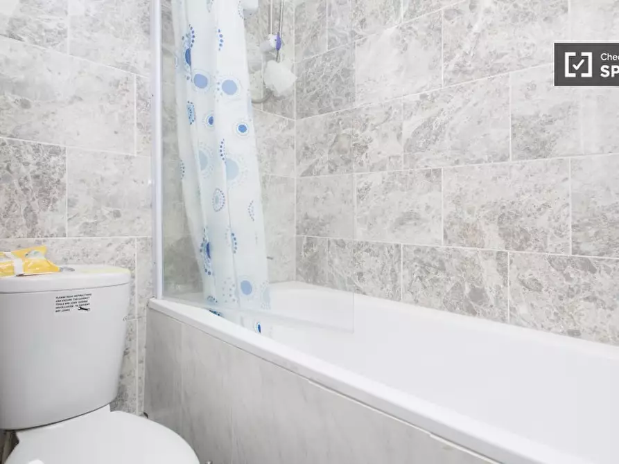 Immagine 11 di Camera condivisa in affitto  in Tunworth Crescent a Wandsworth