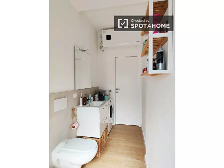 Immagine 10 di Ufficio in affitto  in Via Bari a Milano