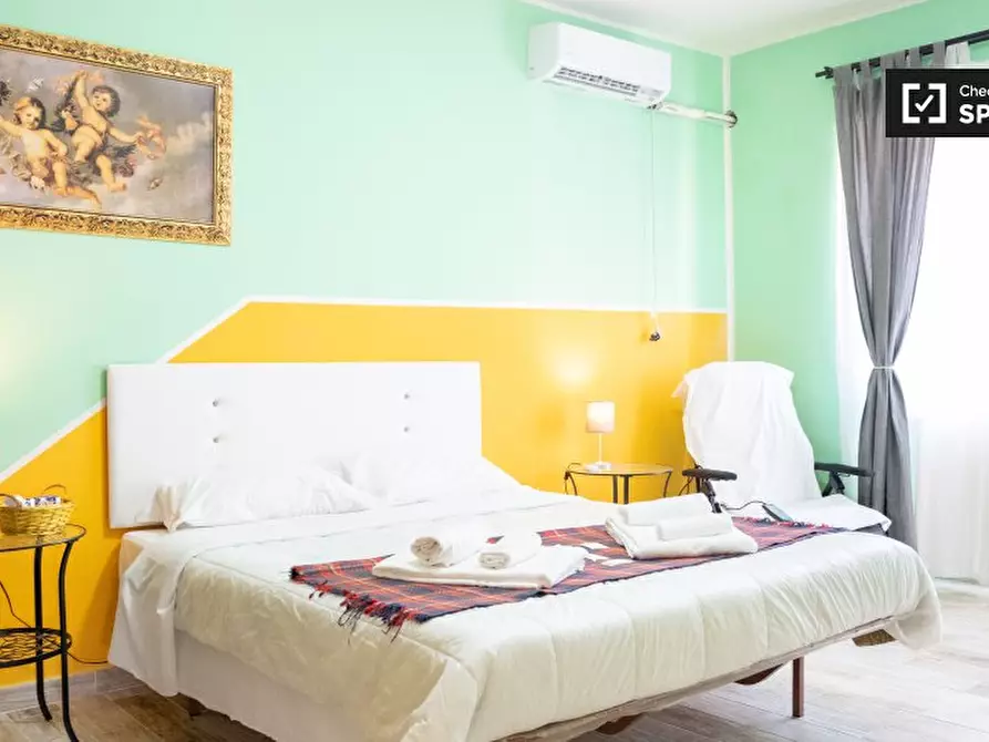 Immagine 4 di Camera condivisa in affitto  in Via Venzone a Roma