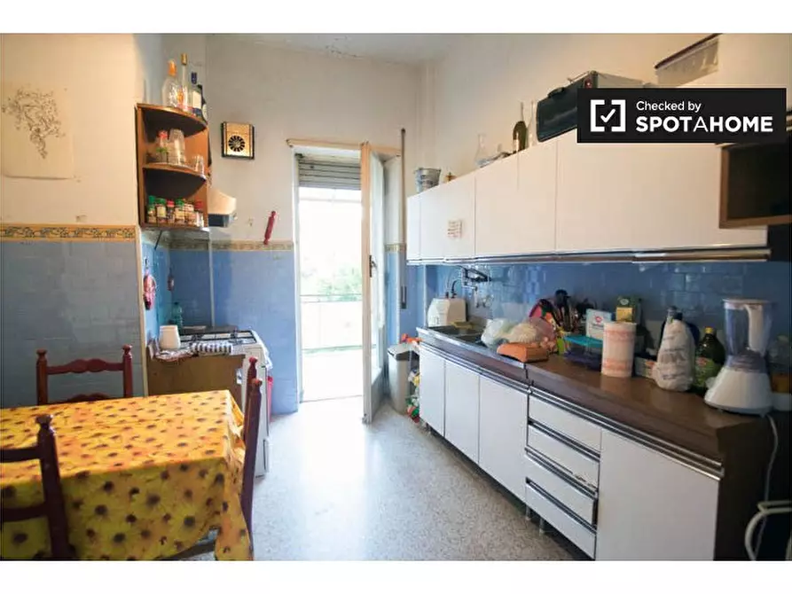 Immagine 14 di Camera condivisa in affitto  in Piazza San Giovanni Bosco a Roma