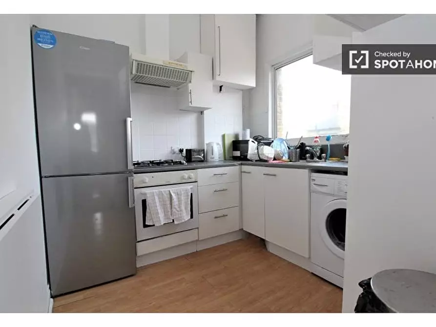 Immagine 4 di Camera condivisa in affitto  in Lower Richmond Road a Wandsworth