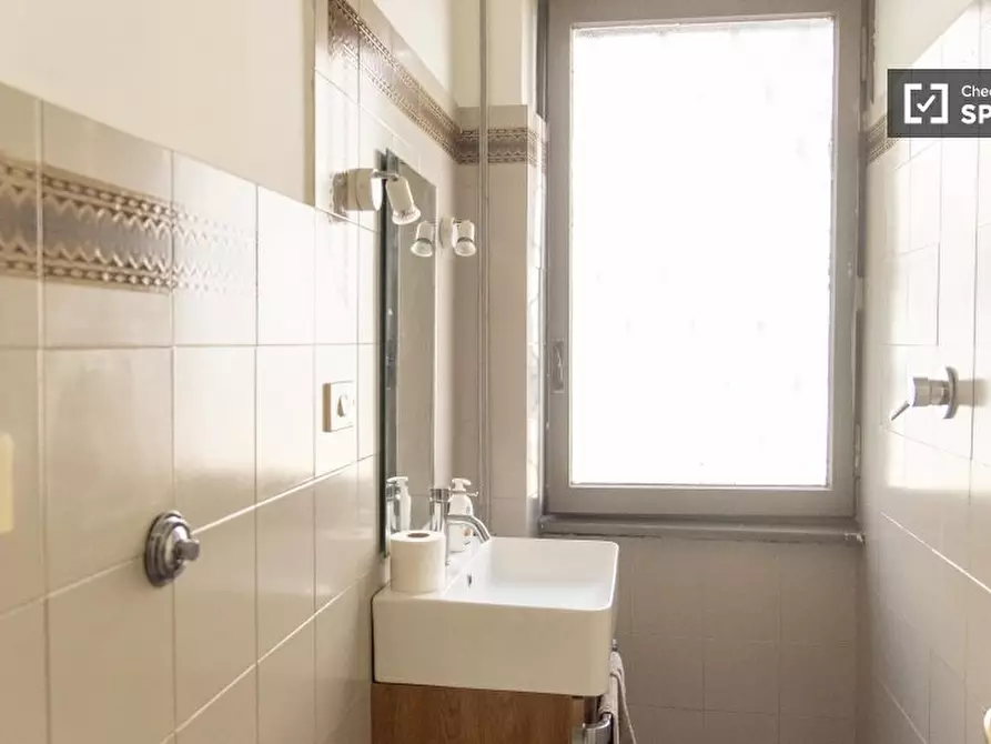 Immagine 6 di Camera condivisa in affitto  in Via Canzone del Piave a Roma