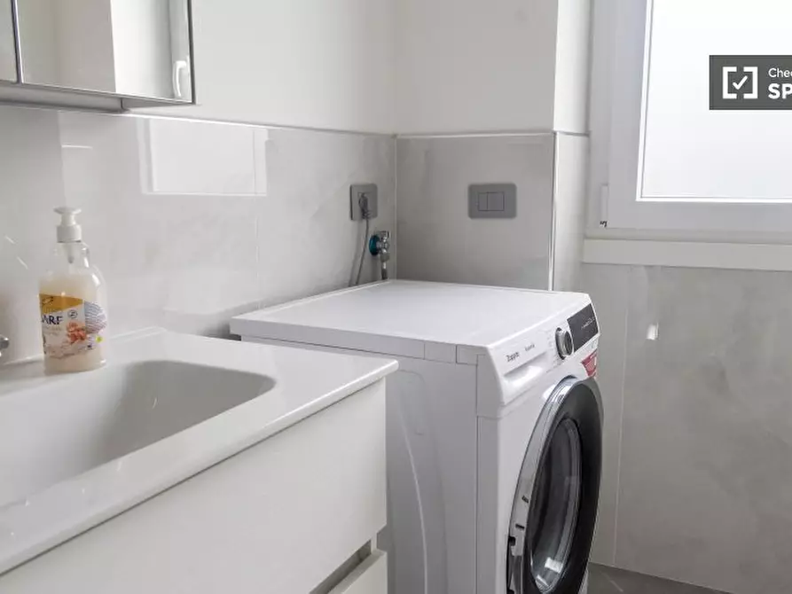 Immagine 7 di Camera condivisa in affitto  in Via del Casale Sansoni a Roma