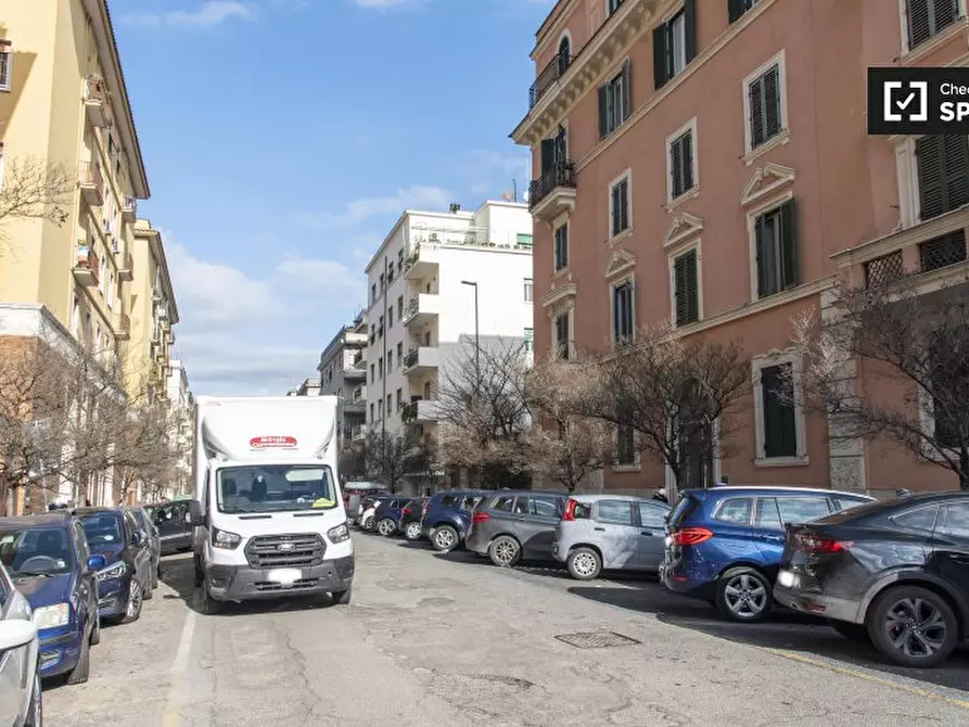 Immagine 10 di Camera condivisa in affitto  in Via Costantino Corvisieri a Roma