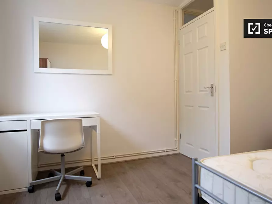 Immagine 4 di Camera condivisa in affitto  in Spey Street a Poplar