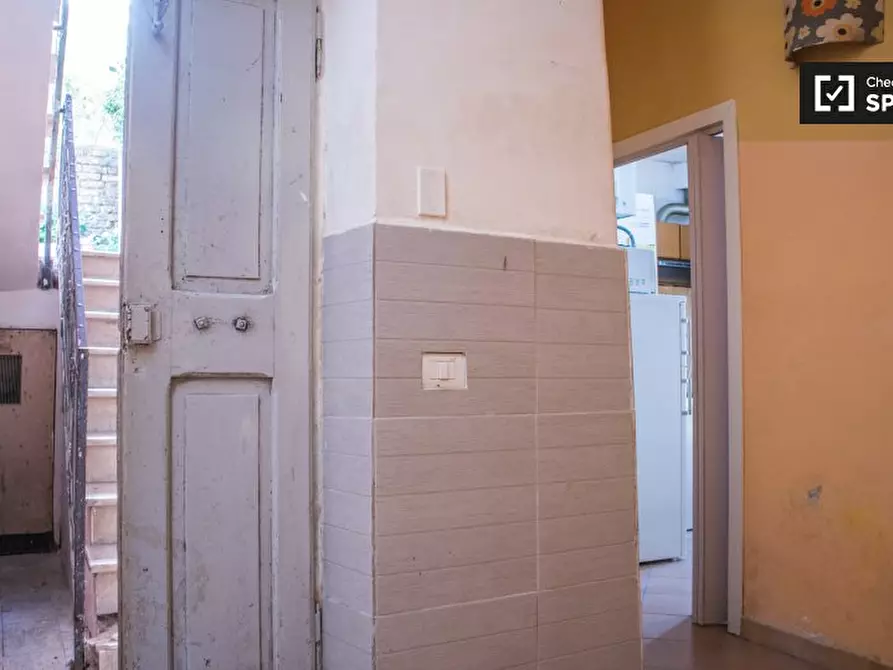 Immagine 9 di Camera condivisa in affitto  in Vicolo del Vicario, 00165 Roma RM, Italy a Roma