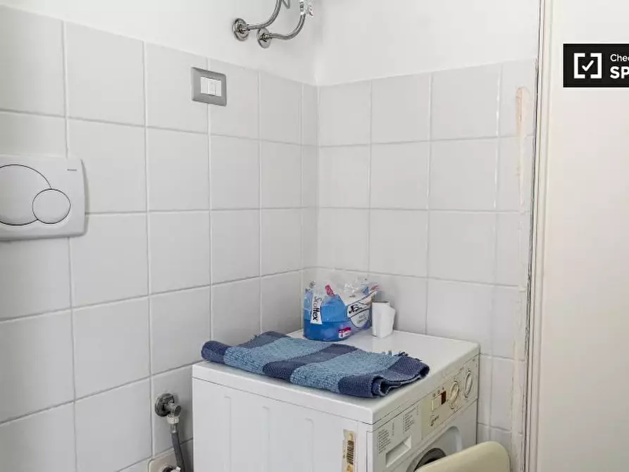 Immagine 14 di Camera condivisa in affitto  in Viale delle Provincie a Roma