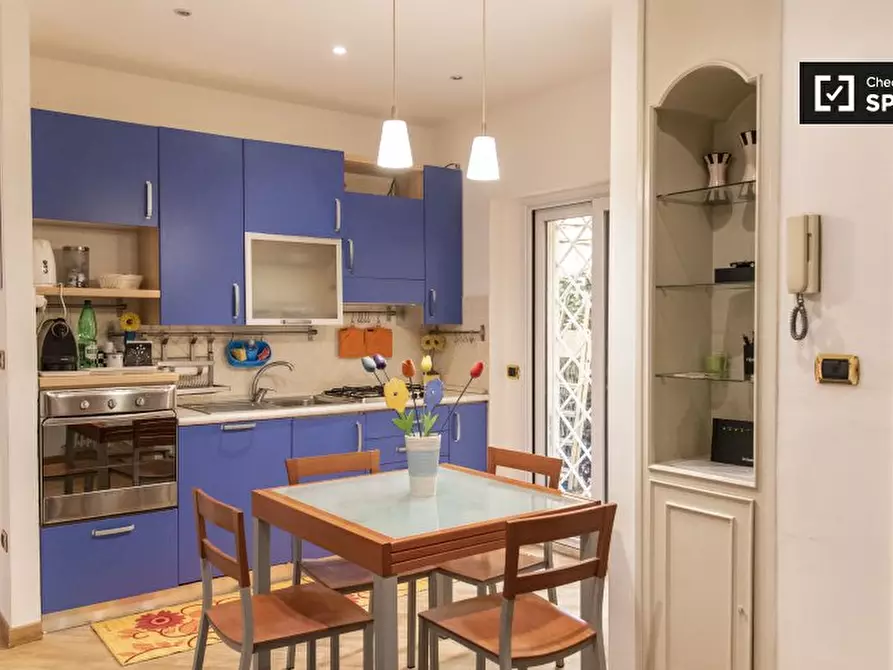 Immagine 8 di Camera condivisa in affitto  in Via Tigrè a Roma