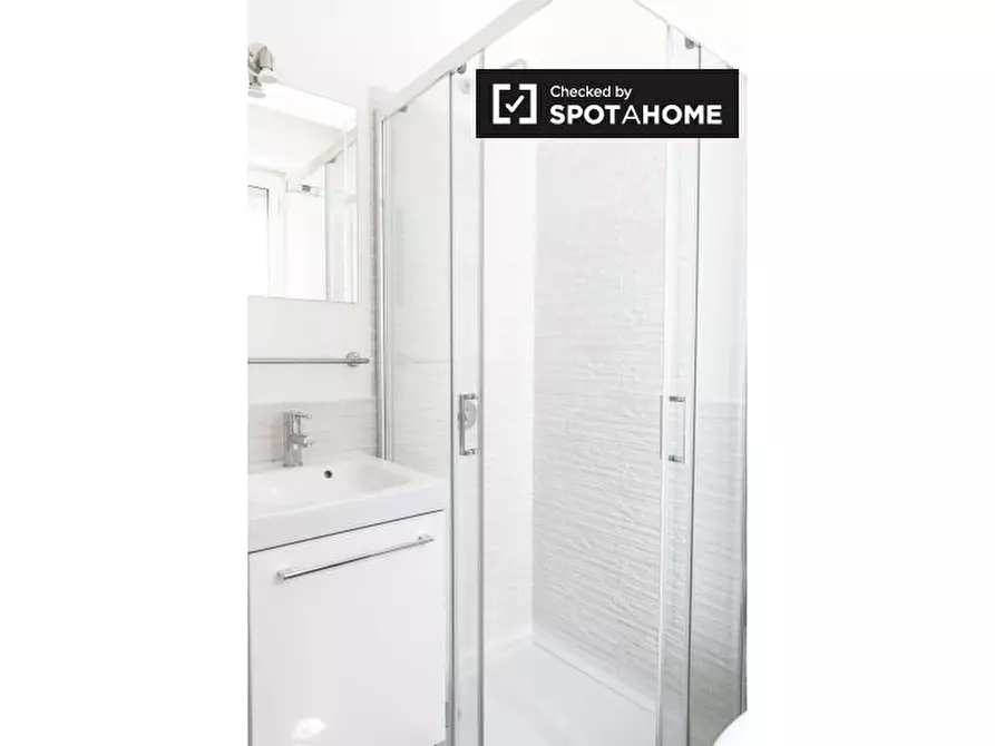 Immagine 6 di Camera condivisa in affitto  in Via Francesco Grimaldi a Roma