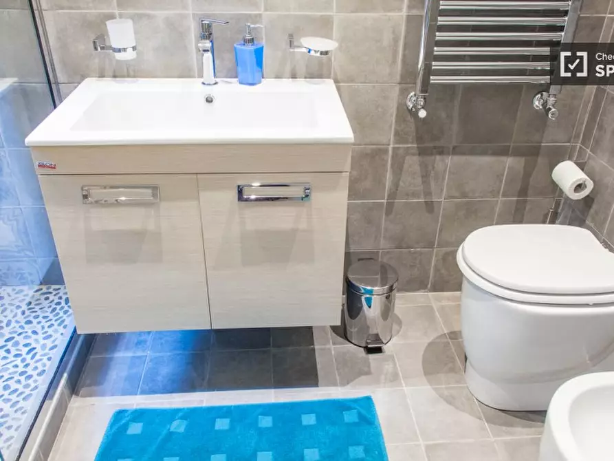 Immagine 7 di Camera condivisa in affitto  in Via Amerigo Vespucci a Roma