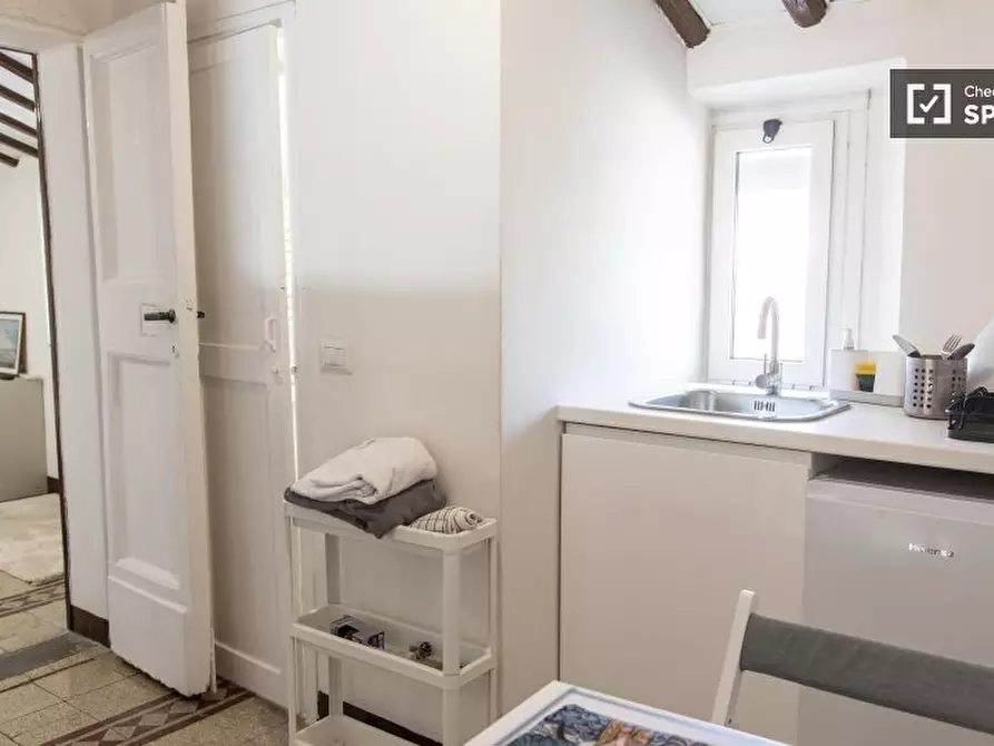 Immagine 12 di Appartamento in affitto  in Via di S. Calisto a Roma