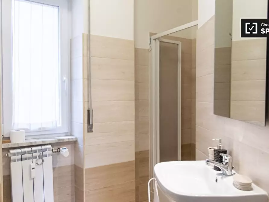 Immagine 15 di Camera condivisa in affitto  in Via Tarquinio Collatino a Roma