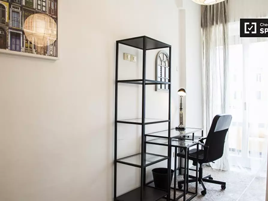 Immagine 4 di Camera condivisa in affitto  in Via Nemorense, 00198 Roma RM, Italy a Roma