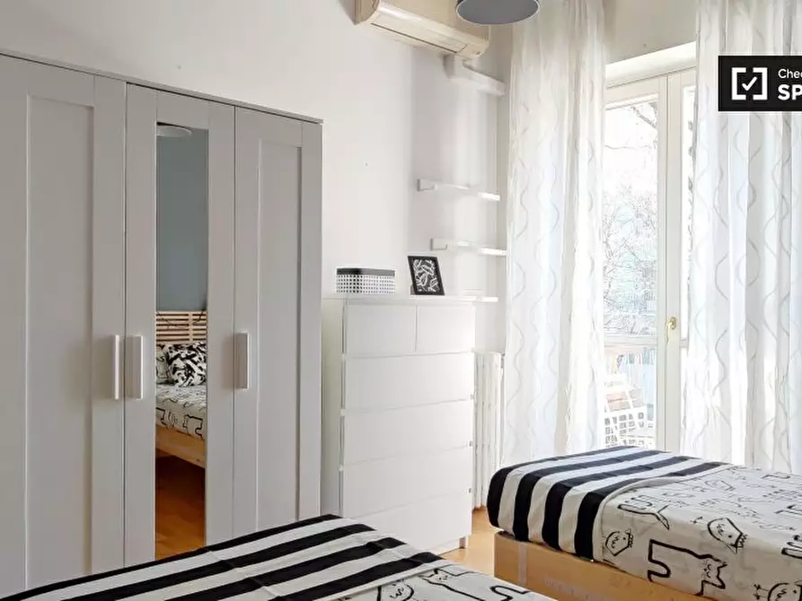 Immagine 3 di Camera condivisa in affitto  in Via Giovanni Milani a Milano