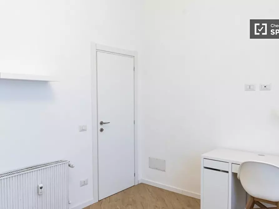 Immagine 5 di Camera condivisa in affitto  in Via Crema a Roma