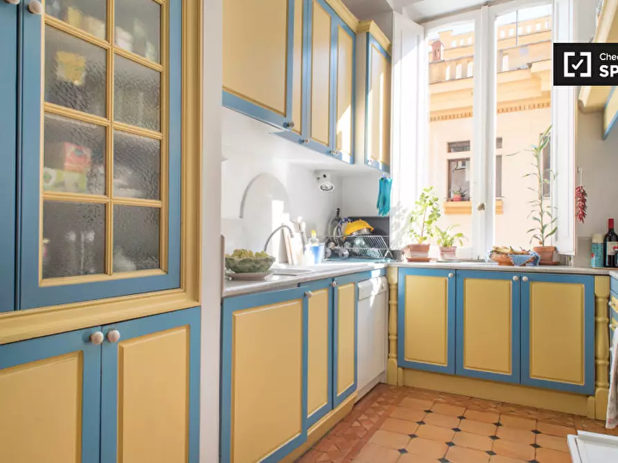 Immagine 6 di Camera condivisa in affitto  in Via Adige a Roma