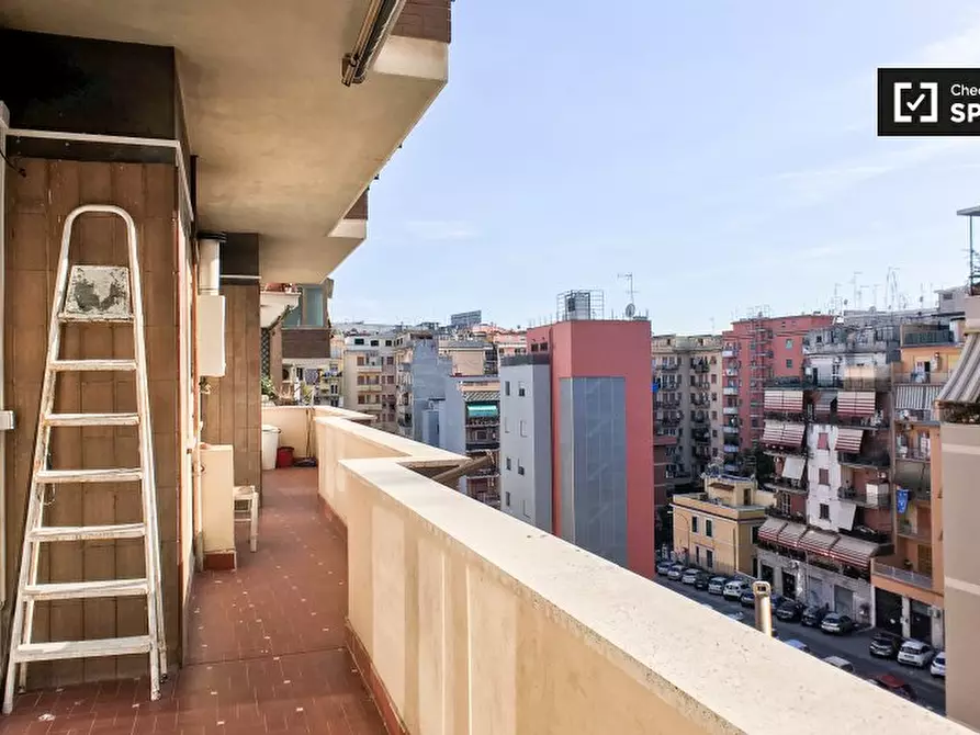 Immagine 11 di Camera condivisa in affitto  in Via Italo Carlo Falbo a Roma