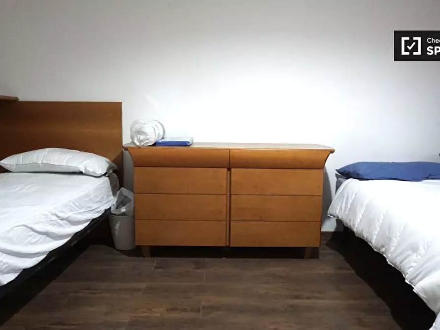 Immagine 3 di Camera condivisa in affitto  in Via Orbetello a Milano