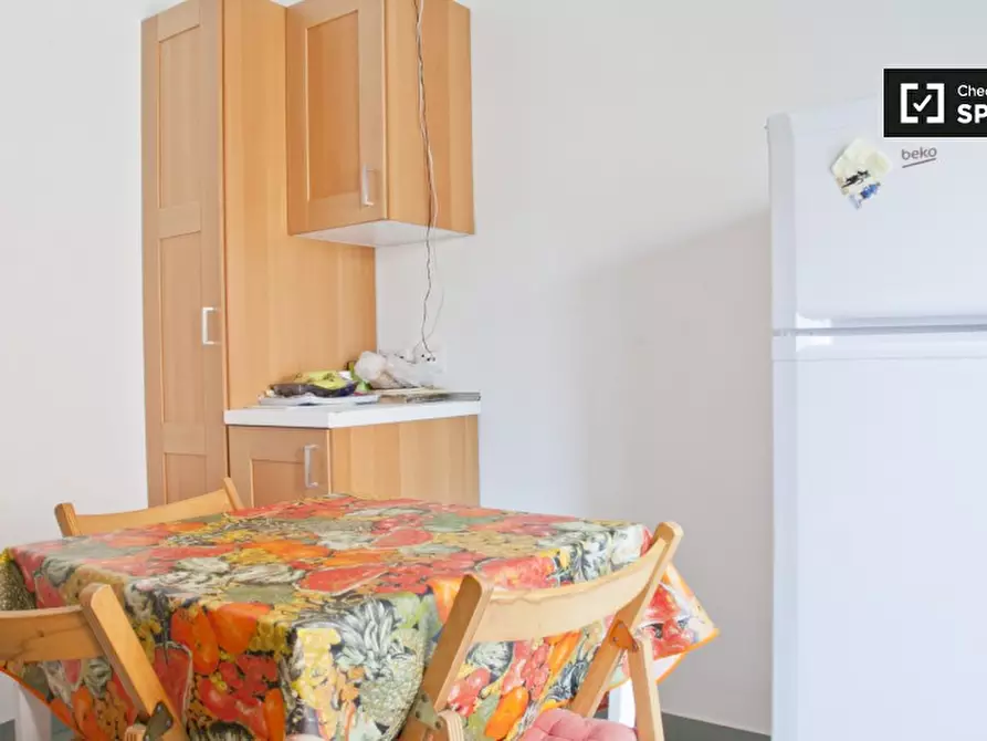 Immagine 7 di Camera condivisa in affitto  in Via Laodicea a Roma