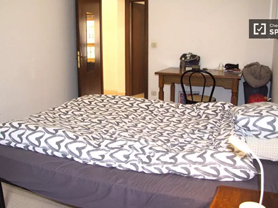 Immagine 4 di Camera condivisa in affitto  in Via Giuseppe de Robertis a Roma