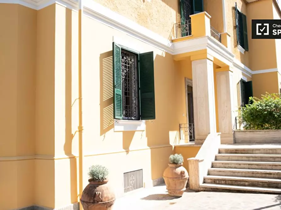 Immagine 17 di Camera condivisa in affitto  in Via dei Giovi a Roma