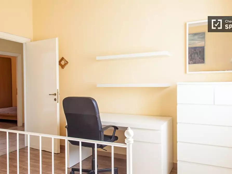 Immagine 2 di Camera condivisa in affitto  in Viale Jonio a Roma