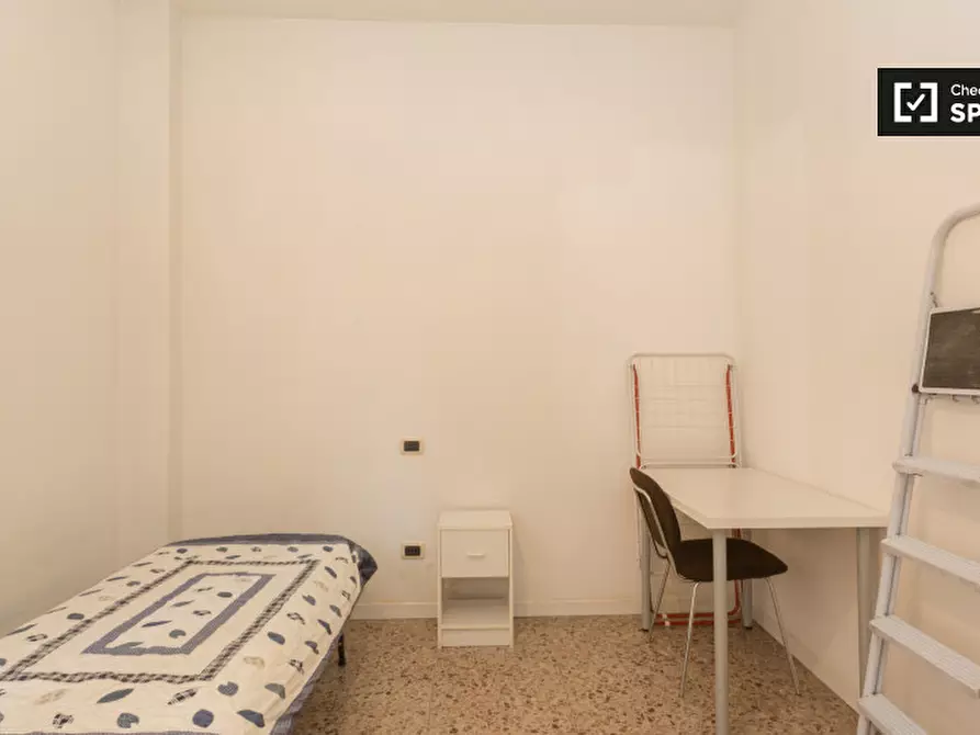 Immagine 3 di Camera condivisa in affitto  in Via Salasco a Milano