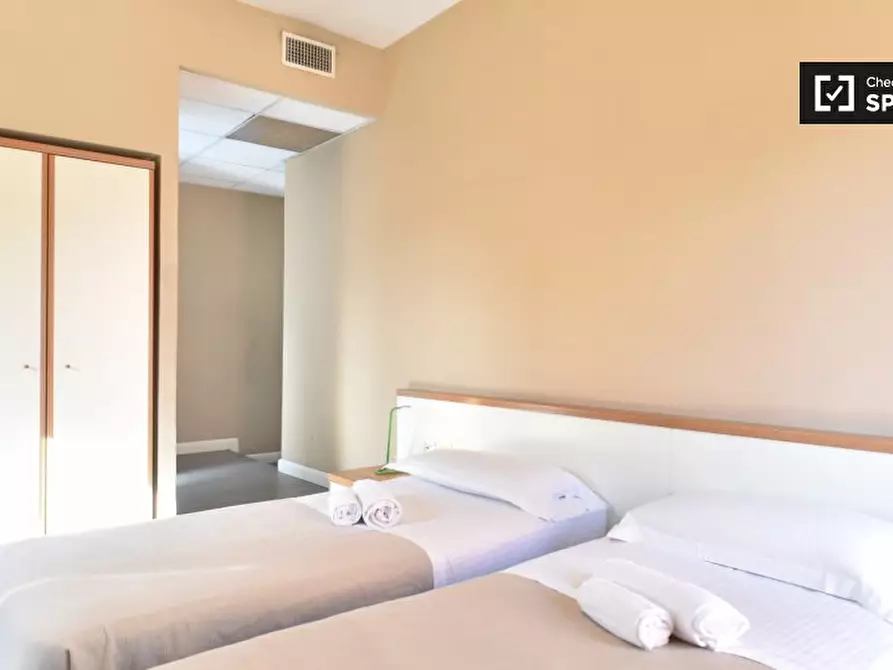 Immagine 15 di Camera condivisa in affitto  in Viale Opita Oppio, 00174 Roma RM, Italy a Roma