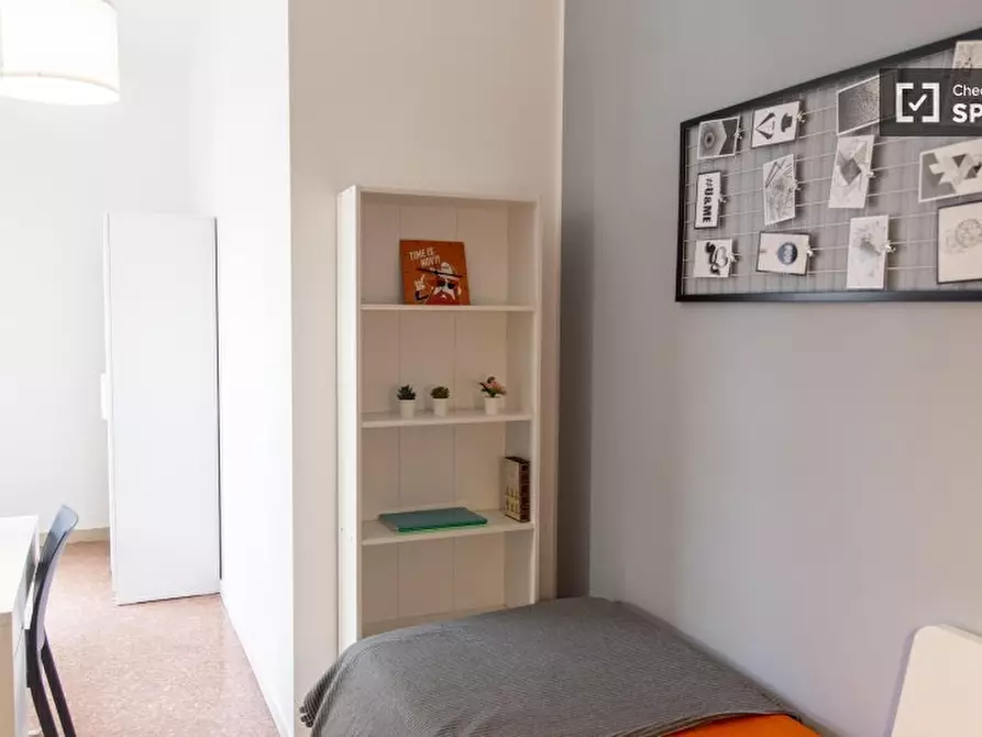 Immagine 1 di Camera condivisa in affitto  in Lungotevere di Pietra Papa a Roma