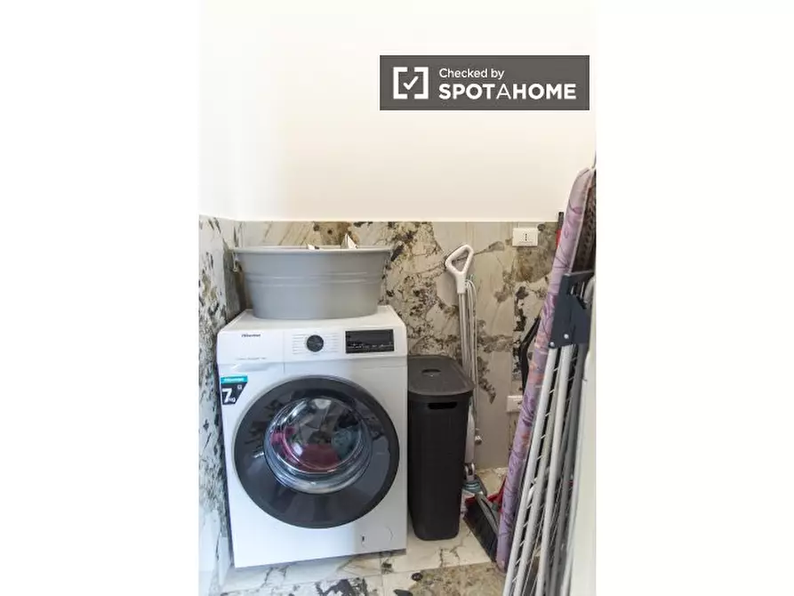 Immagine 7 di Camera condivisa in affitto  in Via Barbiellini Amidei Bernardo a Roma