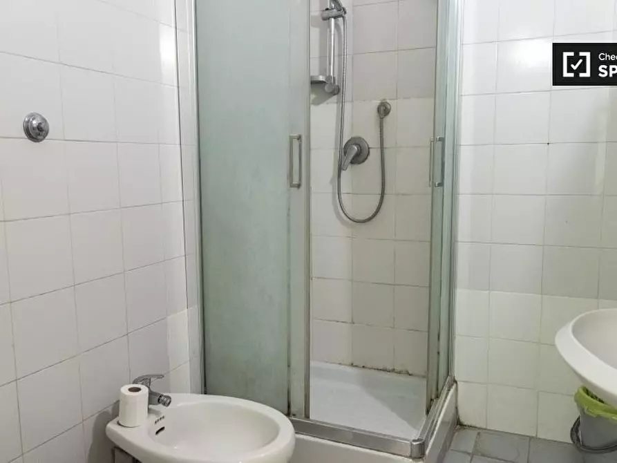 Immagine 6 di Camera condivisa in affitto  in Via Giovanni Giolitti a Roma