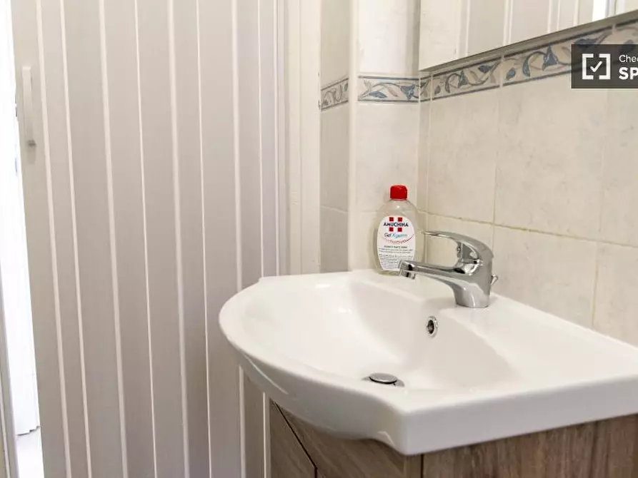 Immagine 7 di Camera condivisa in affitto  in Viale Libia a Roma