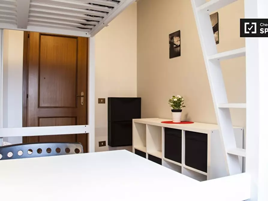 Immagine 3 di Camera condivisa in affitto  in Via della Tenuta del Casalotto a Roma