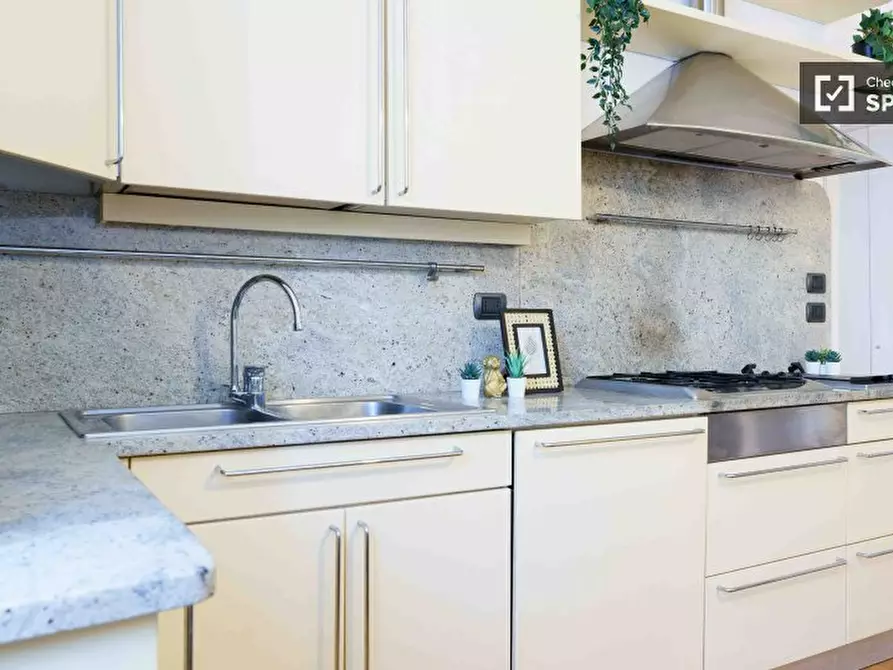 Immagine 10 di Camera condivisa in affitto  in Via Orti a Milano