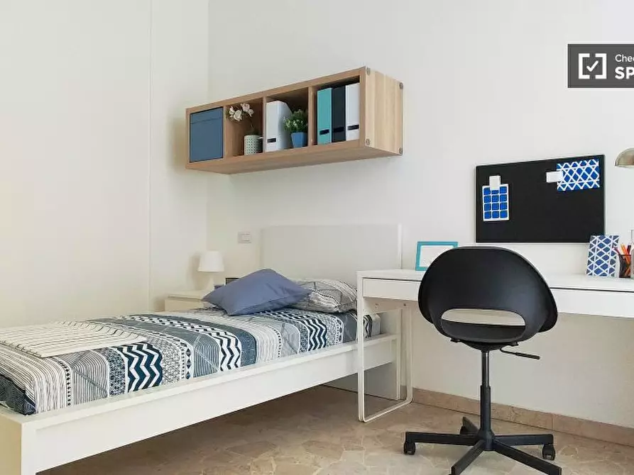 Immagine 2 di Camera condivisa in affitto  in Viale Coni Zugna a Milano