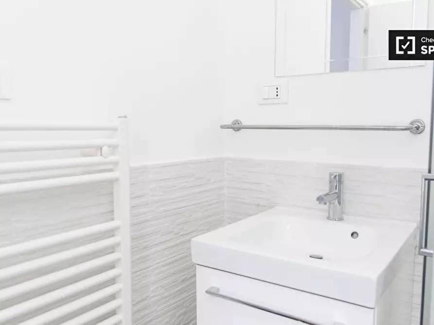 Immagine 7 di Camera condivisa in affitto  in Via Francesco Grimaldi a Roma