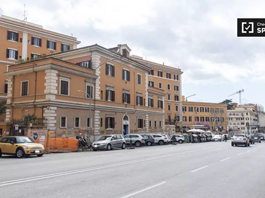 Immagine 18 di Appartamento in affitto  in Via la Spezia a Roma
