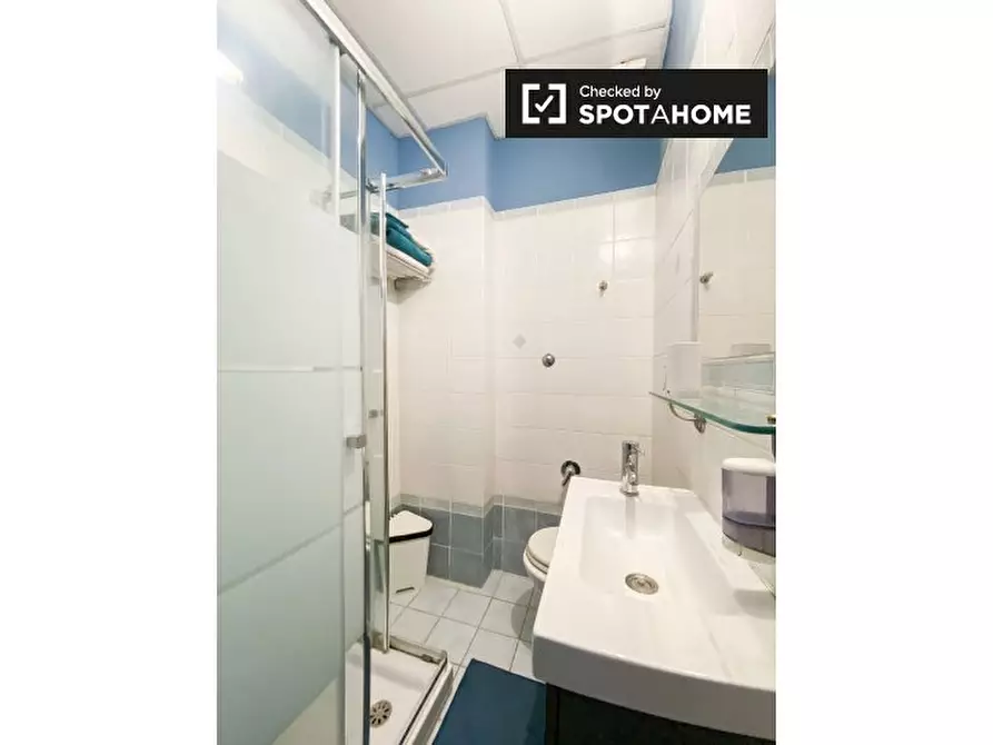 Immagine 7 di Camera condivisa in affitto  in Via Matteo Boiardo a Roma