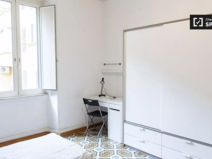 Immagine 19 di Camera condivisa in affitto  in Via Camilla a Roma