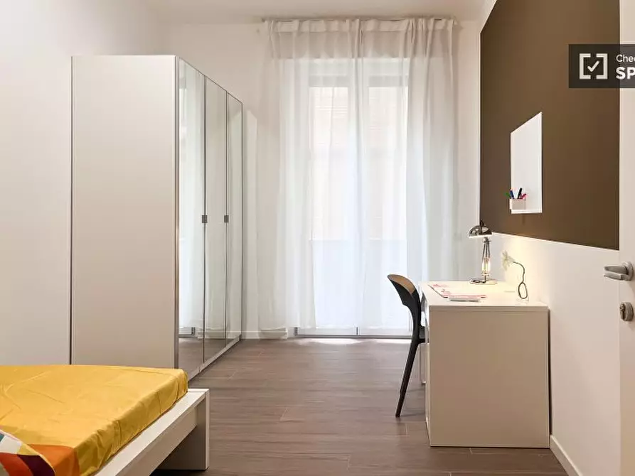 Immagine 2 di Camera condivisa in affitto  in Via Quadronno a Milano